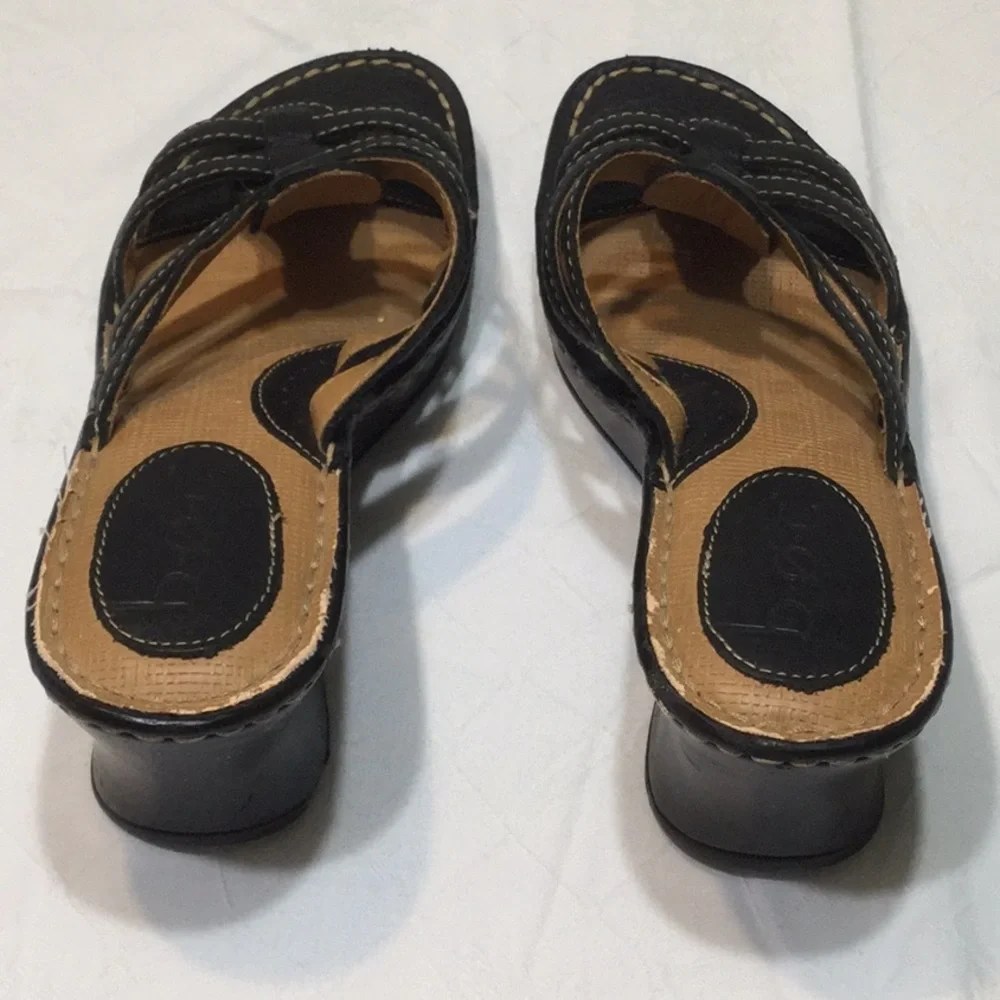 b.o.c. Black Leather Wedges​